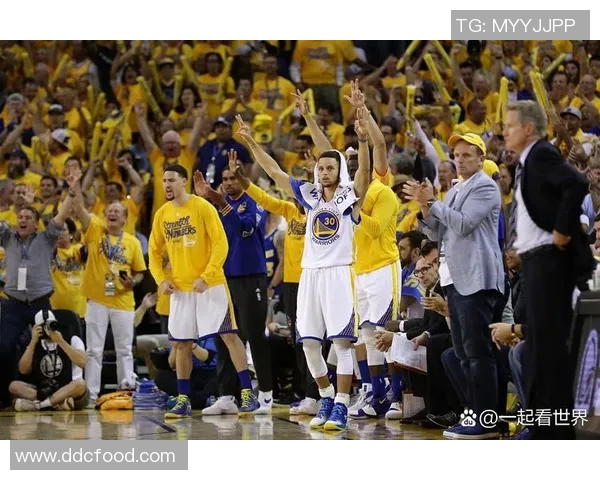 篮球明星化妆后依然风采依旧在球场上展现出不凡技艺与魅力