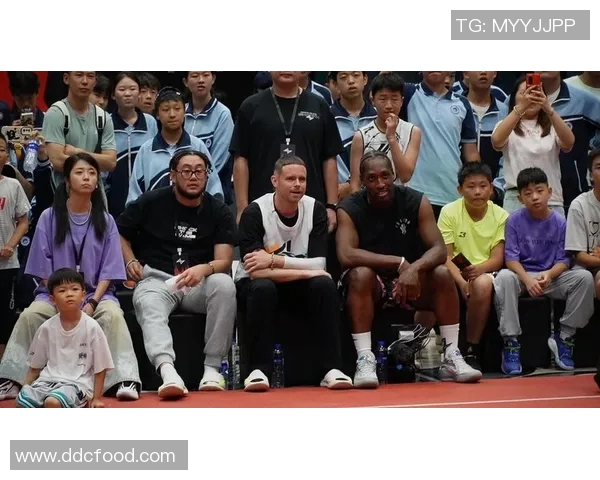 篮球明星齐聚厦门展现风采引发球迷热潮与城市活力共鸣